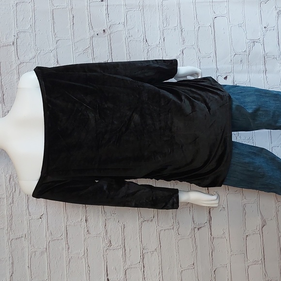 Torrid Shirred Front Black Stretch Velvet Off the Shoulder Top 2 2X NWT - Picture 8 of 8